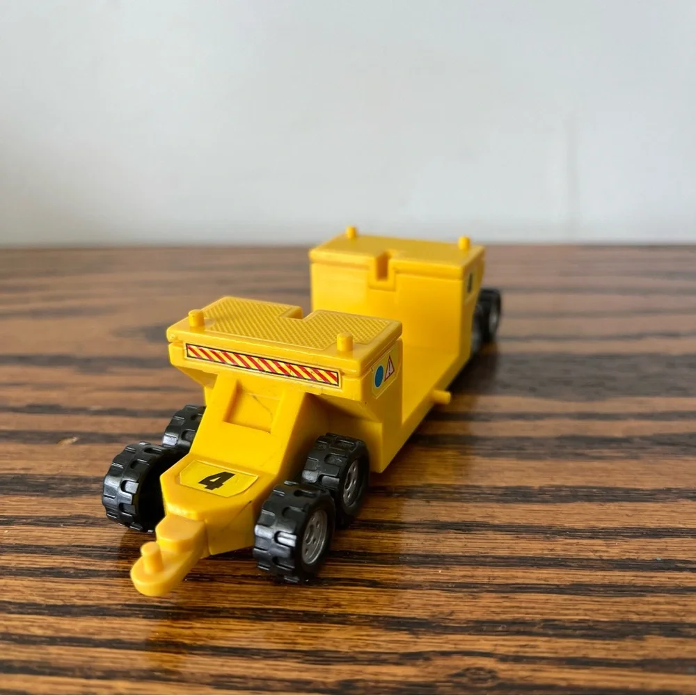 Vintage 1996 Hot Wheels Mega Rig Replacement Piece Part Trailer Wagon # 4 Yellow